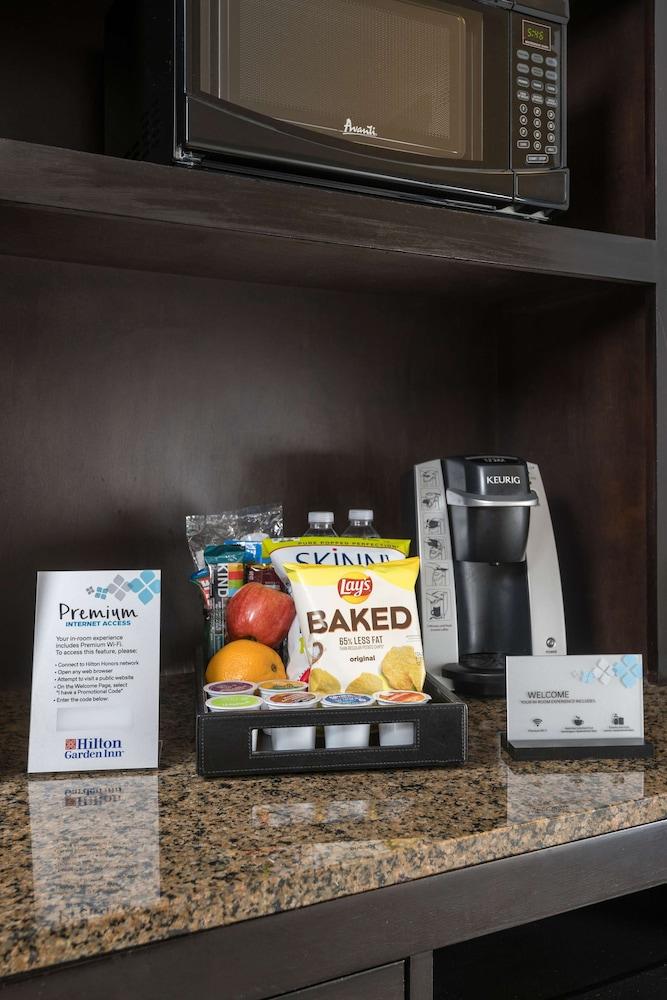 Hilton Garden White Oak Hotel 3*