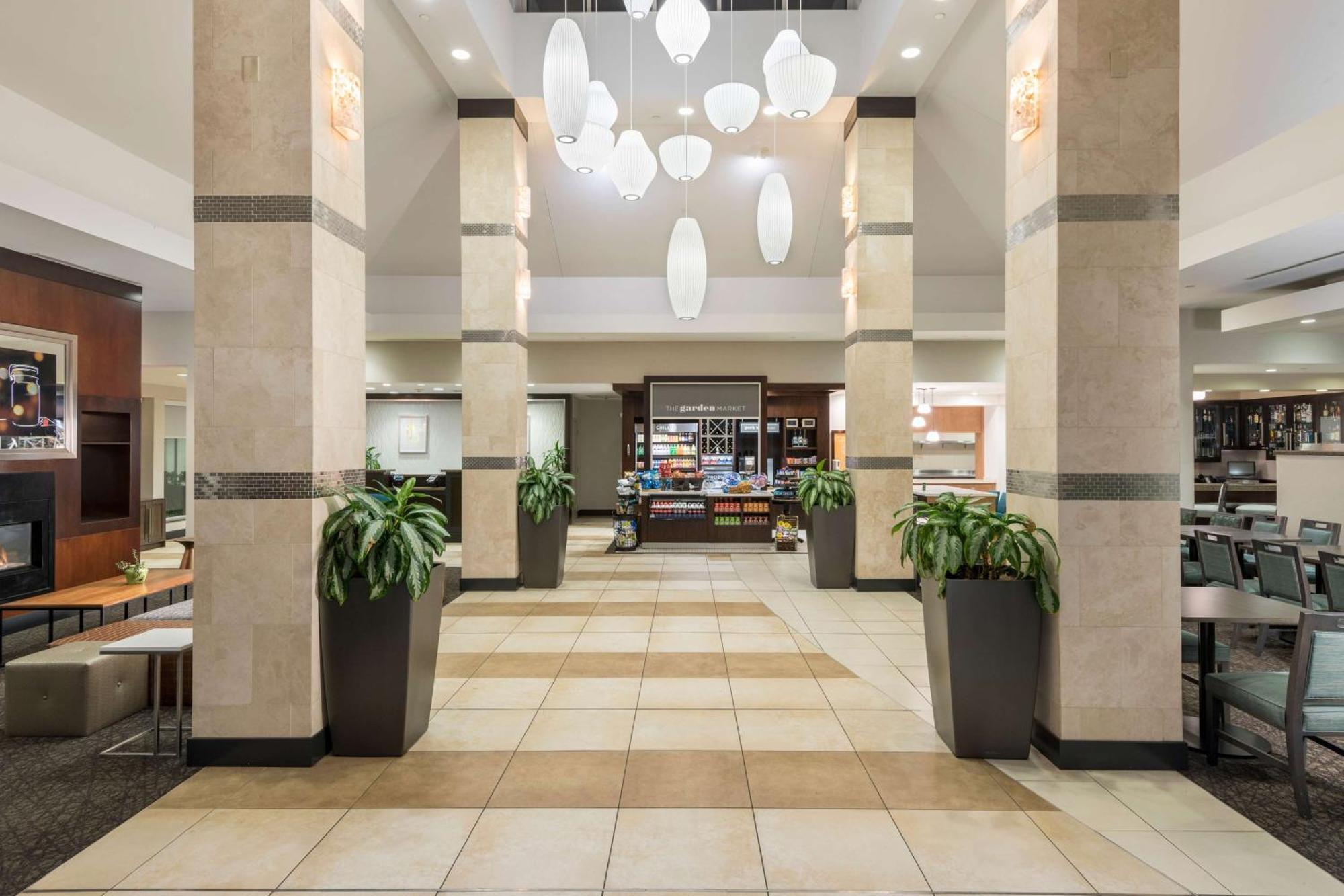 Hilton Garden White Oak Hotel 3*