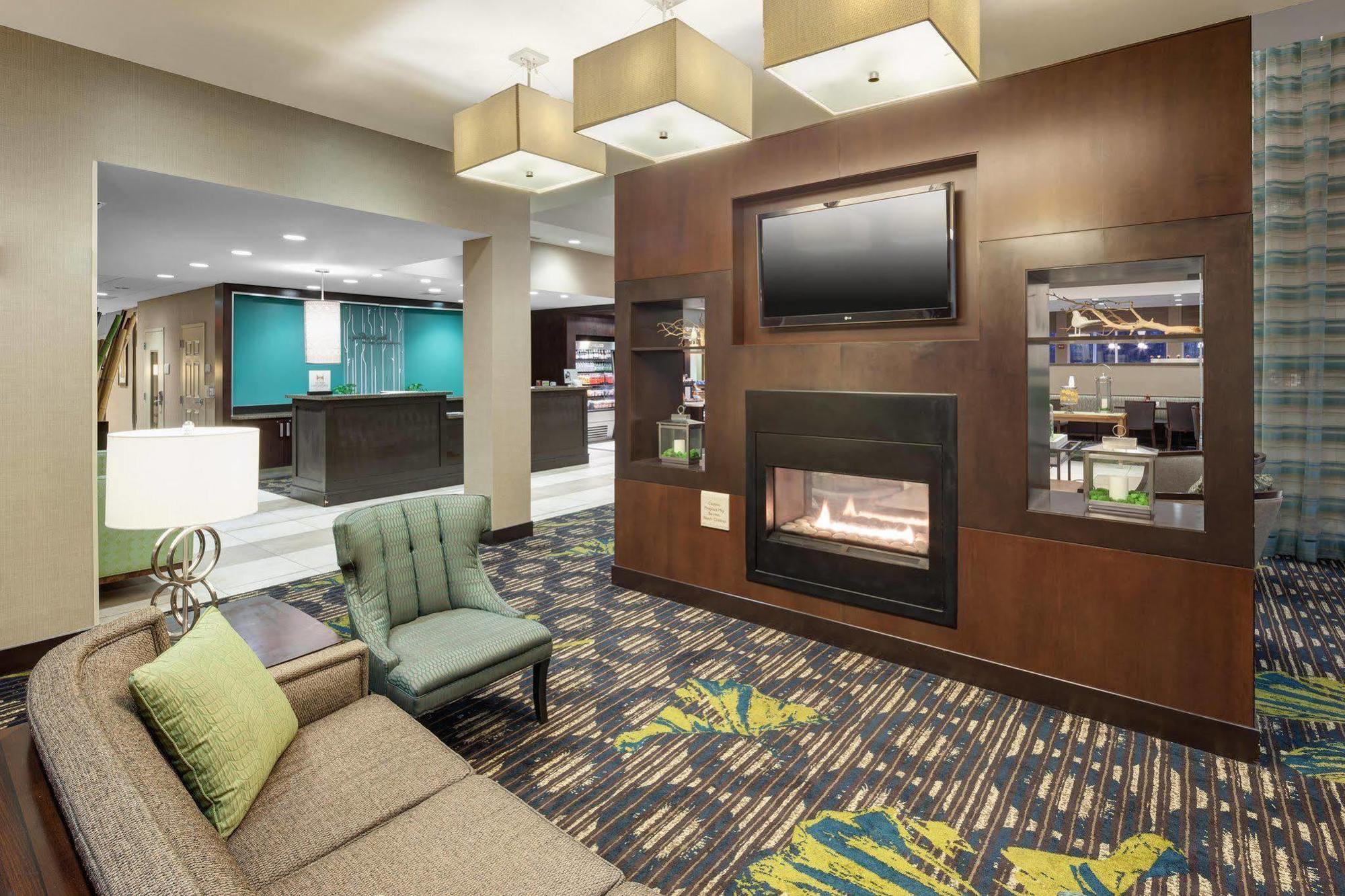 Hilton Garden White Oak 3*